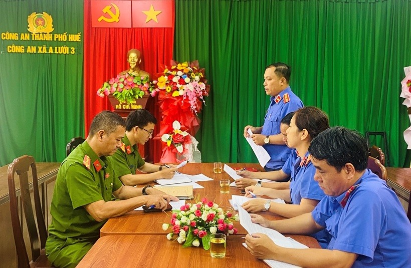 Đoàn kiểm sát làm việc tại Công an xã A Lưới 3