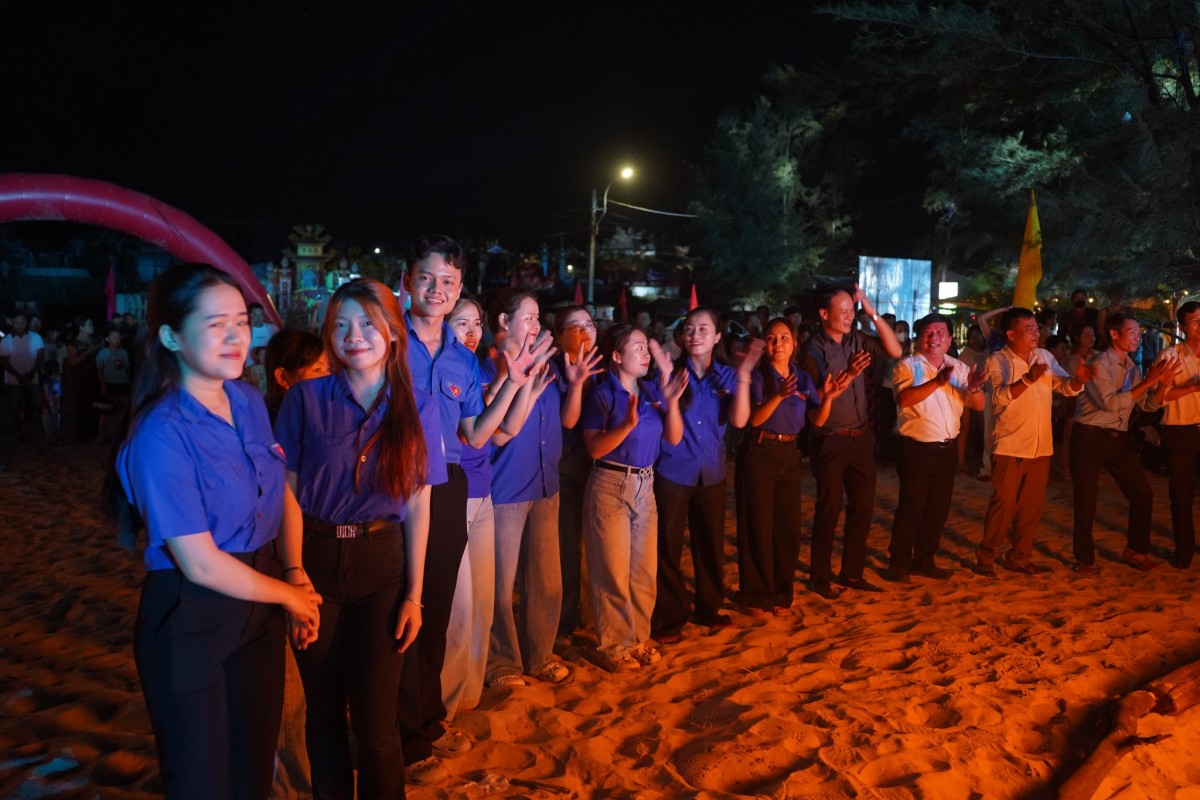 Tuổi trẻ phường Phong Quảng thắp sáng khát vọng biển xanh