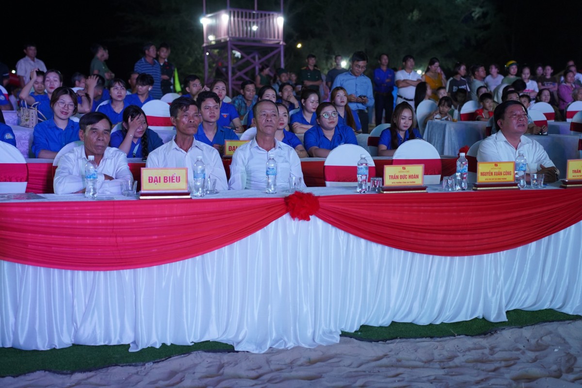 Tuổi trẻ phường Phong Quảng thắp sáng khát vọng biển xanh