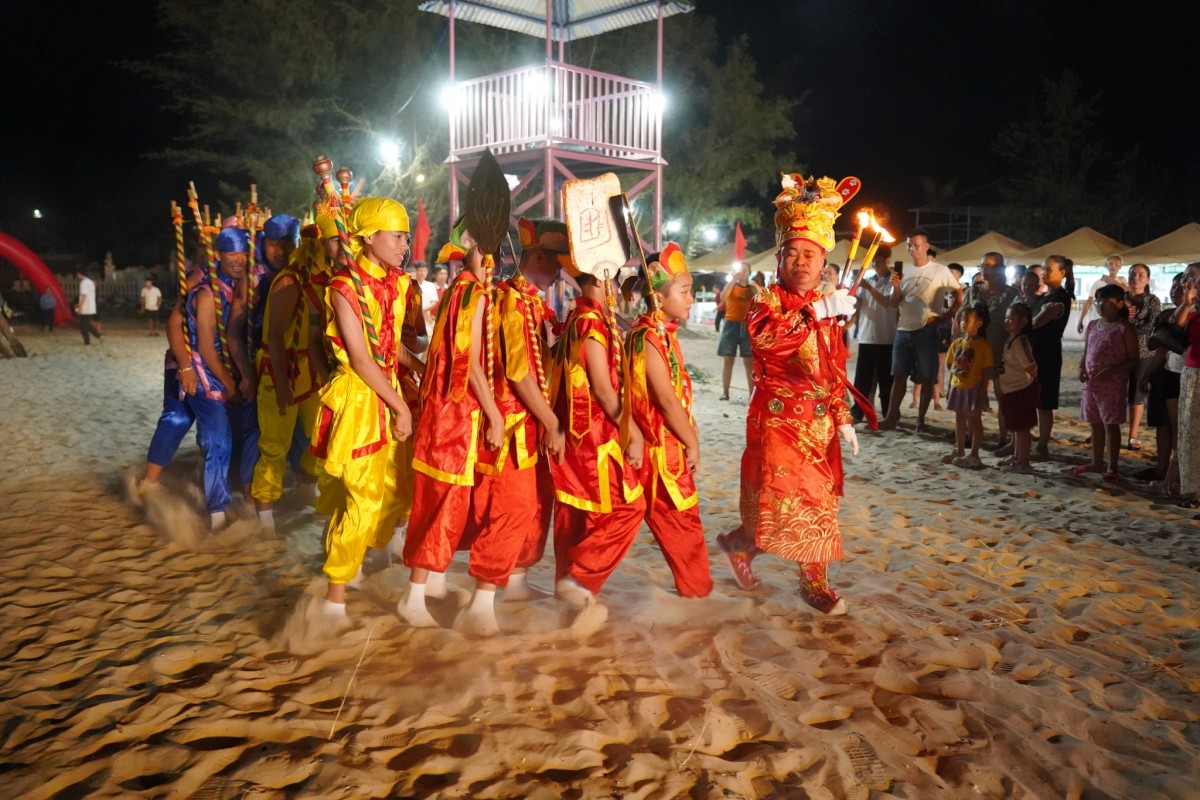 Tuổi trẻ phường Phong Quảng thắp sáng khát vọng biển xanh