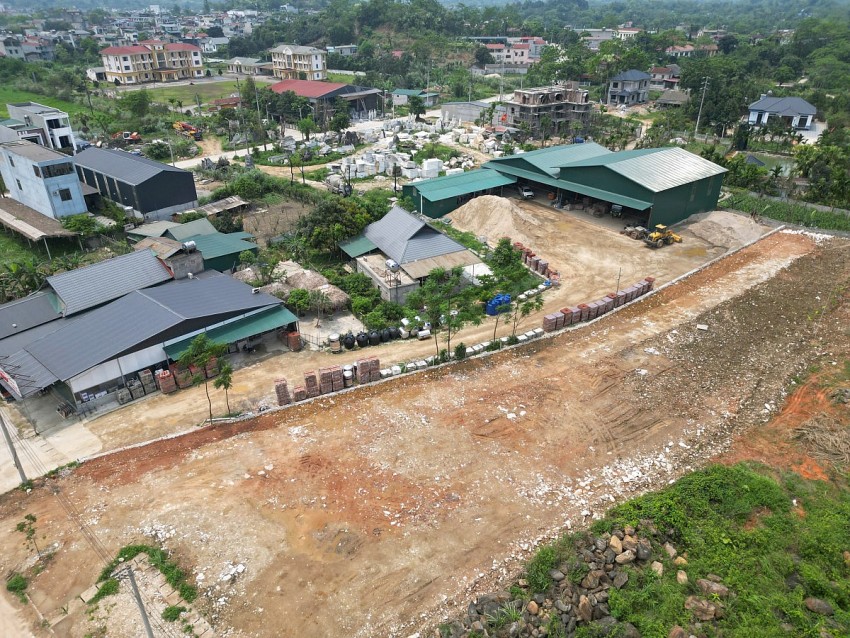 Lào Cai: Cận cảnh nhà xưởng xây dựng trái phép trên đất nông nghiệp tại xã Lục Yên