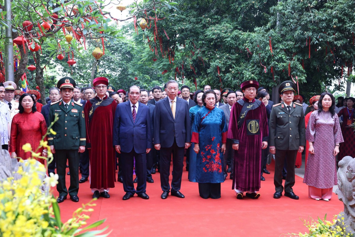 Tổng Bí thư, Chủ tịch nước Tô Lâm dâng hương tưởng niệm các Vua Hùng