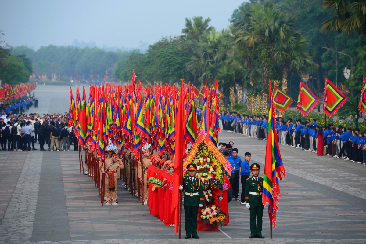 Tổng Bí thư, Chủ tịch nước Tô Lâm dâng hương tưởng niệm các Vua Hùng