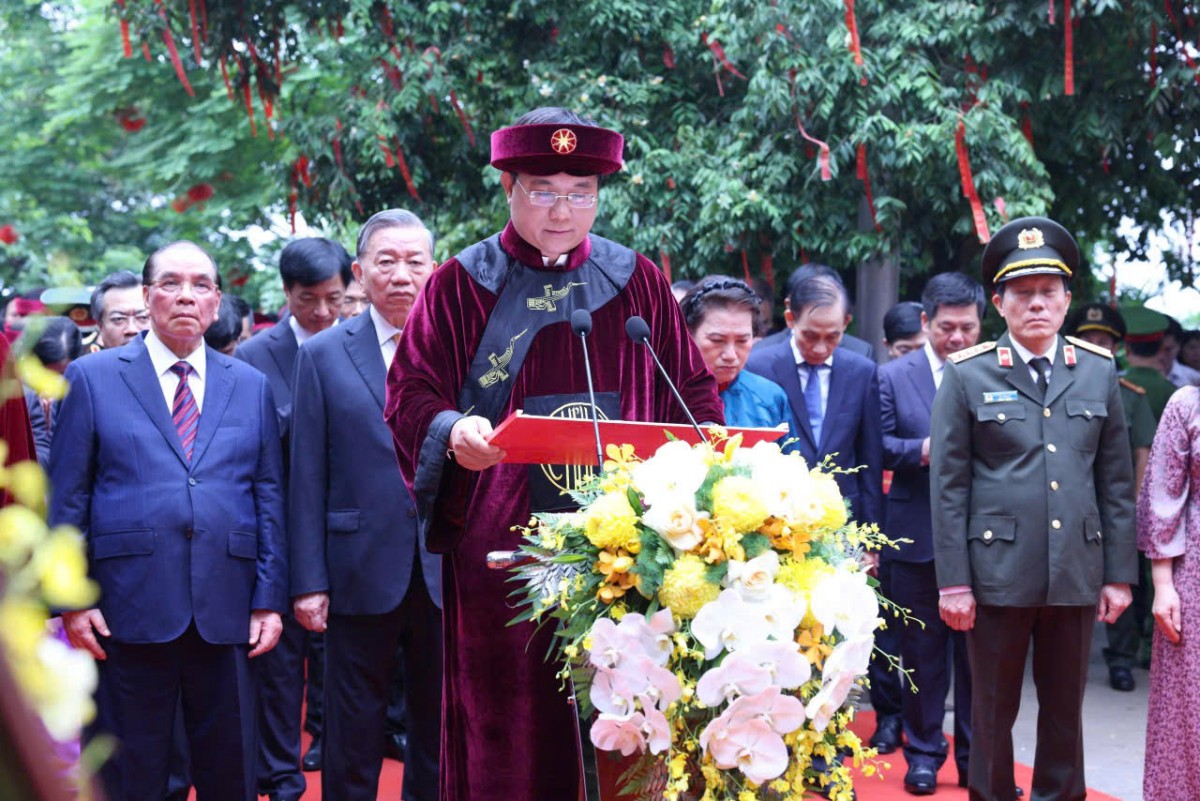 Tổng Bí thư, Chủ tịch nước Tô Lâm dâng hương tưởng niệm các Vua Hùng