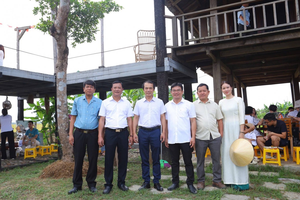 Phiên chợ quê “Mì xưa mì sớm” tái hiện sinh động đời sống làng quê Việt Nam.