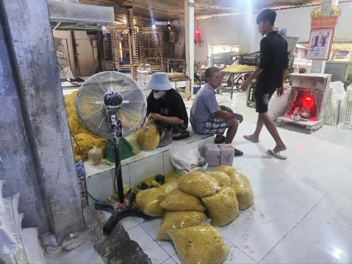 TP.HCM: Phát hiện cơ sở sản xuất mì tươi dùng hàn the, “thủy tinh lỏng”, tiêu thụ hơn 2.800 tấn