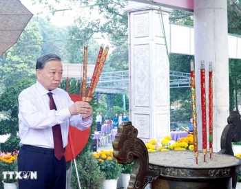 Tổng Bí thư, Chủ tịch nước Tô Lâm dâng hương tại Nghĩa trang Liệt sĩ Tân Biên