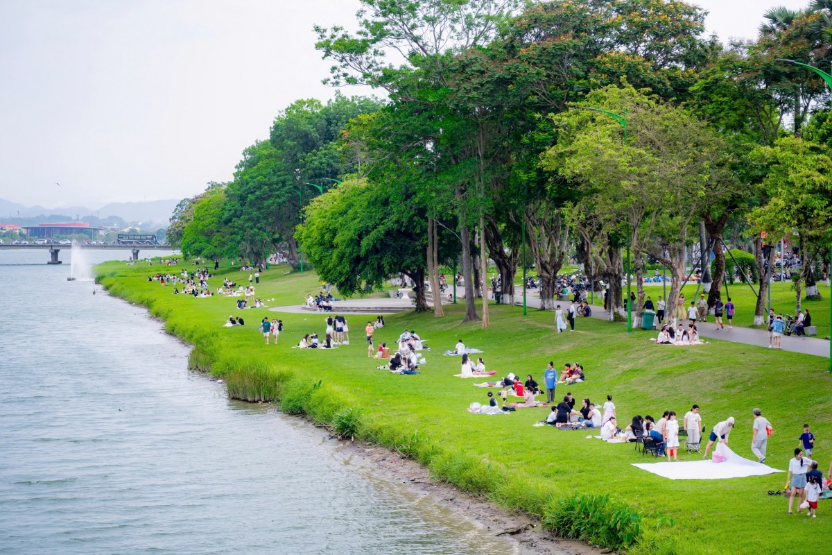 Sức hút mạnh mẽ của du lịch Huế trong dịp cao điểm