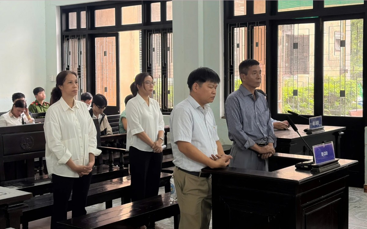 Các bị cáo tại phiên tòa xét xử và tuyên án ngày 28/4/2026