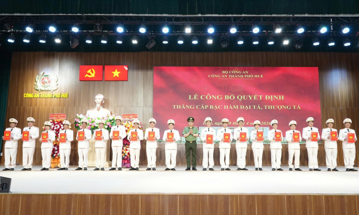 Công an Tp. Huế đã long trọng tổ chức Lễ công bố quyết định thăng cấp bậc hàm năm 2026