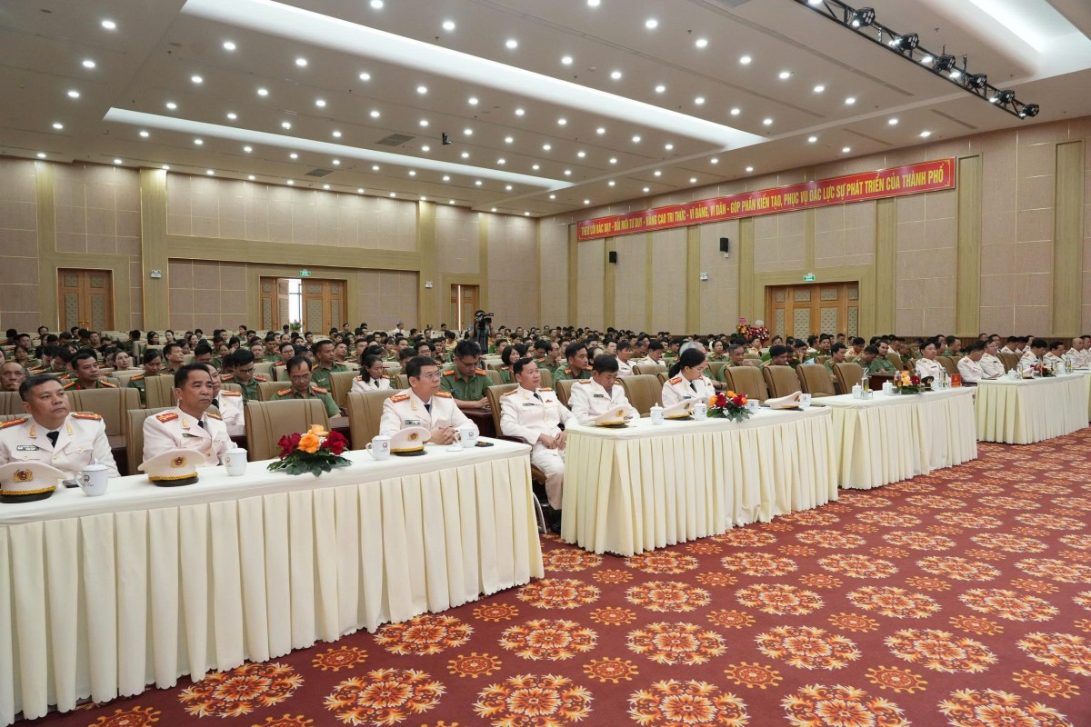 Công an Tp. Huế thăng cấp bậc hàm, kiện toàn đội ngũ cán bộ lãnh đạo, chỉ huy