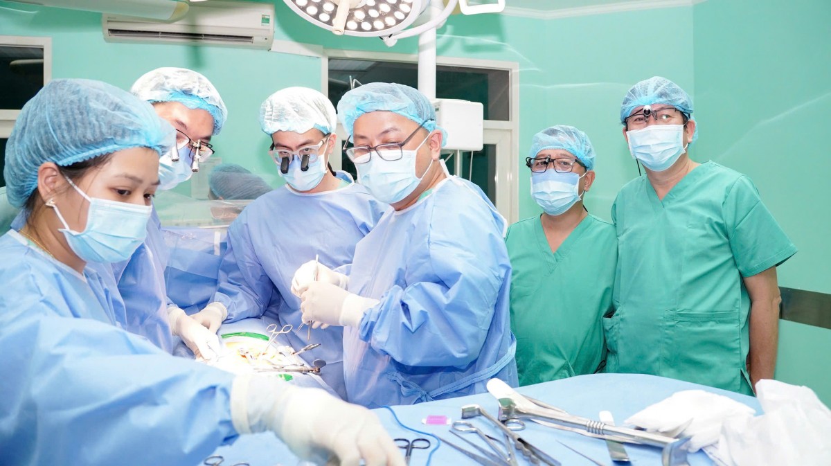 Bệnh viện TW Huế: 200 y bác sĩ xuyên đêm kỳ tích hồi sinh sự sống cho 6 bệnh nhân