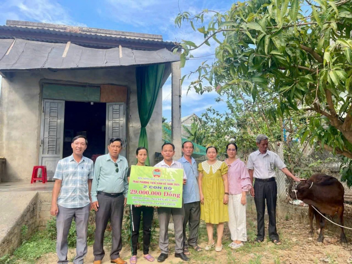 Trao sinh kế cho hộ khó khăn tại xã Điện Phước, hỗ trợ 2 con bò giống trị giá 29 triệu đồng, góp phần tạo điều kiện phát triển kinh tế và ổn định cuộc sống.