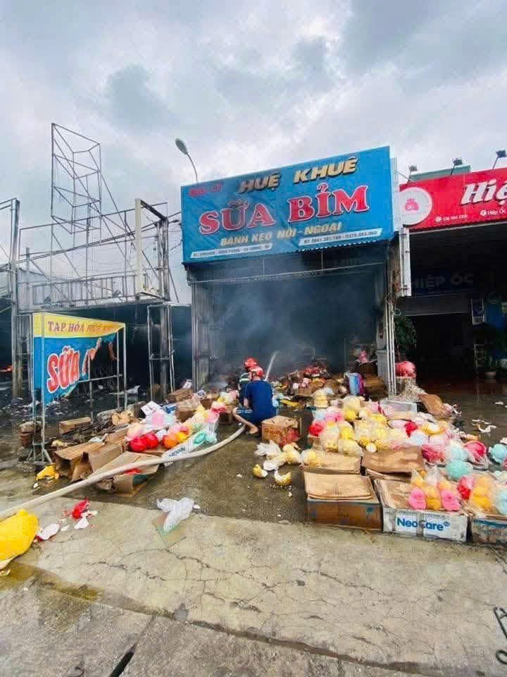 Hải Phòng: Dập tắt vụ cháy lớn tại phường An Phong, năm cửa hàng bị thiêu rụi