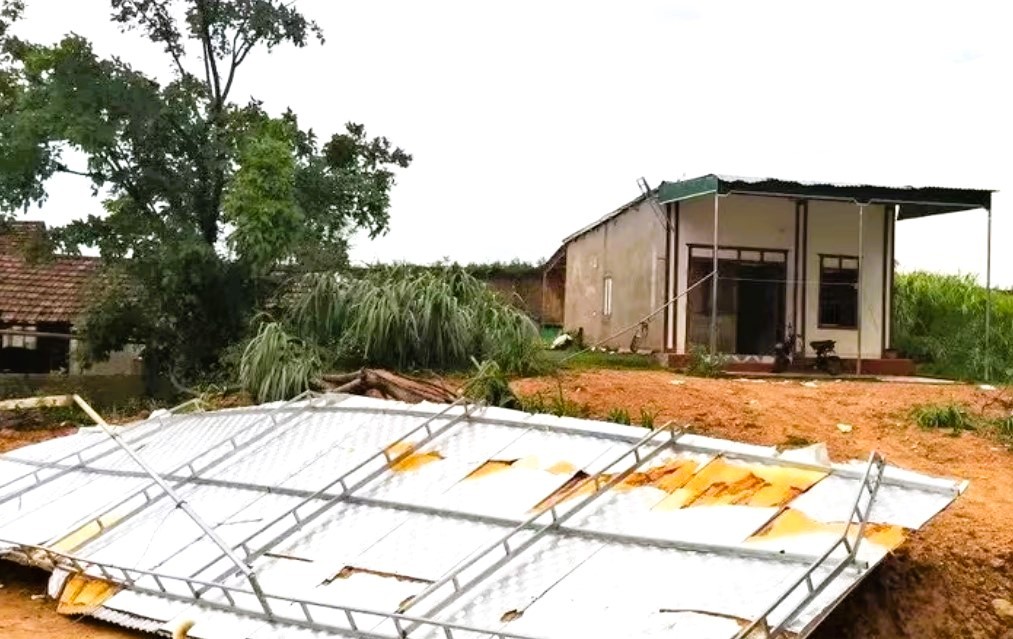 Nghệ An: Giông, lốc, mưa đá khiến 750 nhà cửa bị ảnh hưởng, hơn 3.200ha lúa, hoa màu thiệt hại