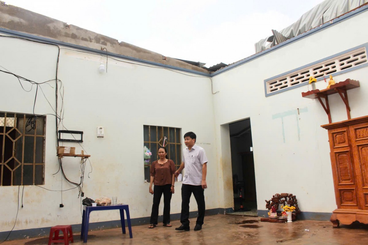 Đồng Nai: Mưa lớn kèm lốc xoáy làm rụng 25 tấn sầu riêng
