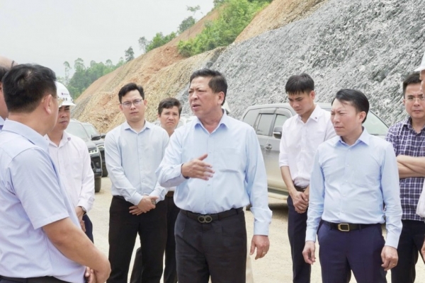 Bộ trưởng Bộ Xây dựng kiểm tra tiến độ thi công Dự án cao tốc Đồng Đăng (Lạng Sơn) - Trà Lĩnh (Cao Bằng)