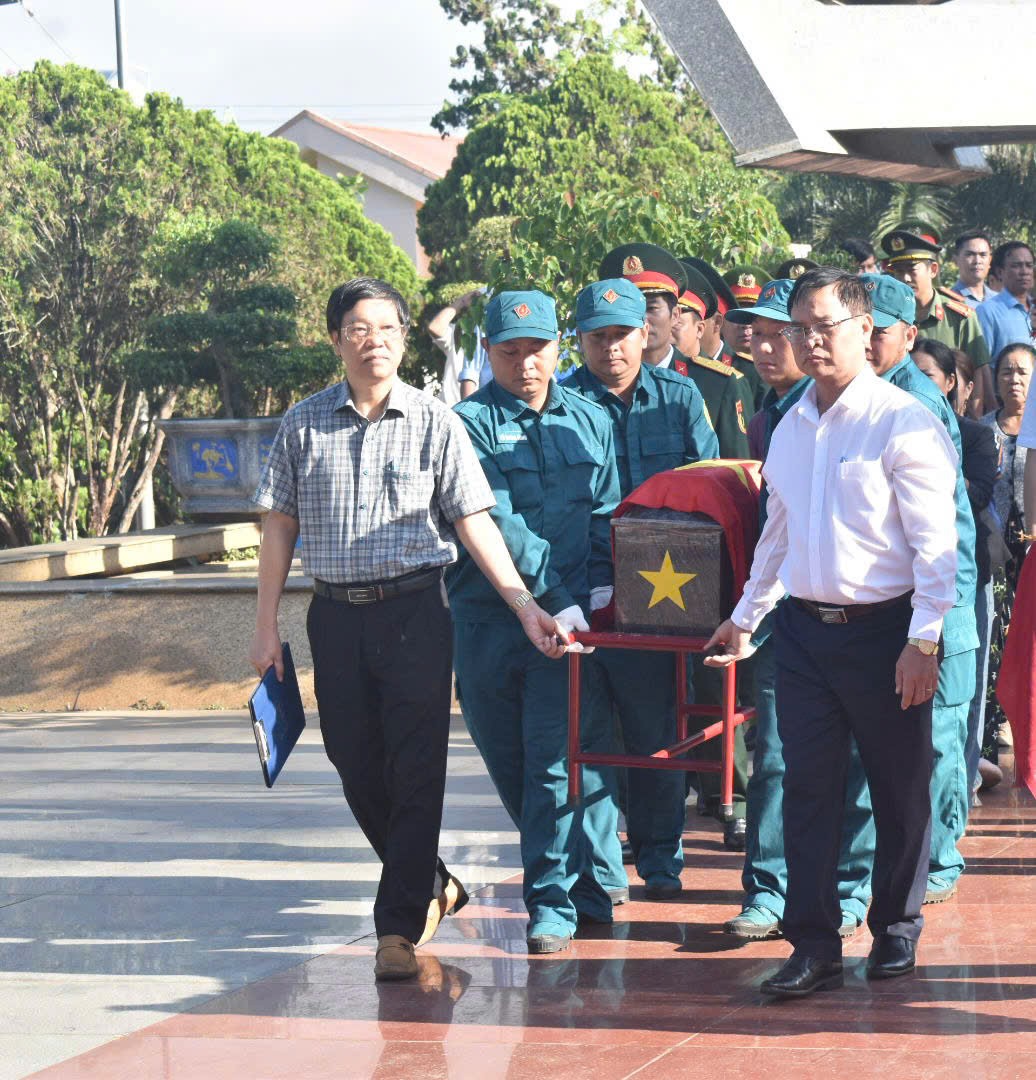 Đắk Lắk: Xã Ea Kar long trọng tổ chức lễ đón nhận và an táng hài cốt liệt sĩ