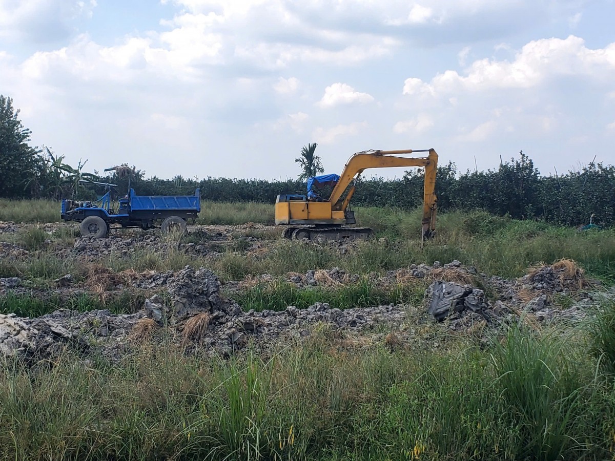“Chảy máu” đất mặt ruộng và những cánh đồng đang bạc màu