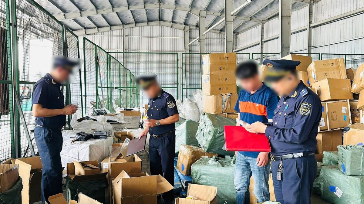 Hải quan phát hiện gần 15.000 sản phẩm mỹ phẩm, thời trang nghi xâm phạm sở hữu trí tuệ