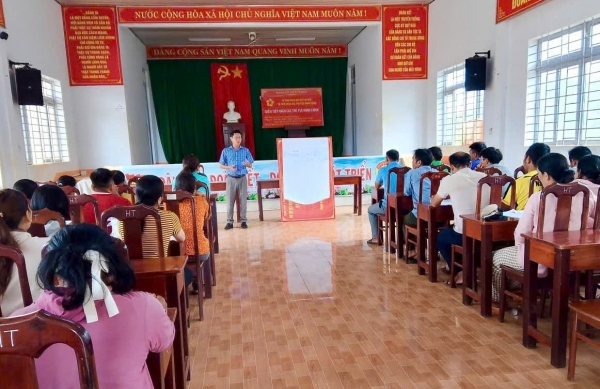Tập huấn kỹ thuật thâm canh cà phê thích ứng biến đổi khí hậu cho nông dân