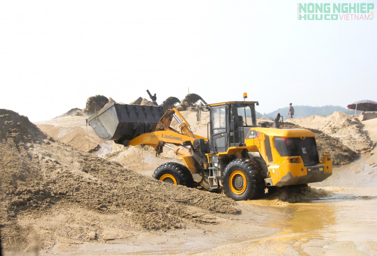 Nghệ An phê duyệt 11 mỏ đất, cát phục vụ thi công cao tốc Vinh - Thanh Thủy