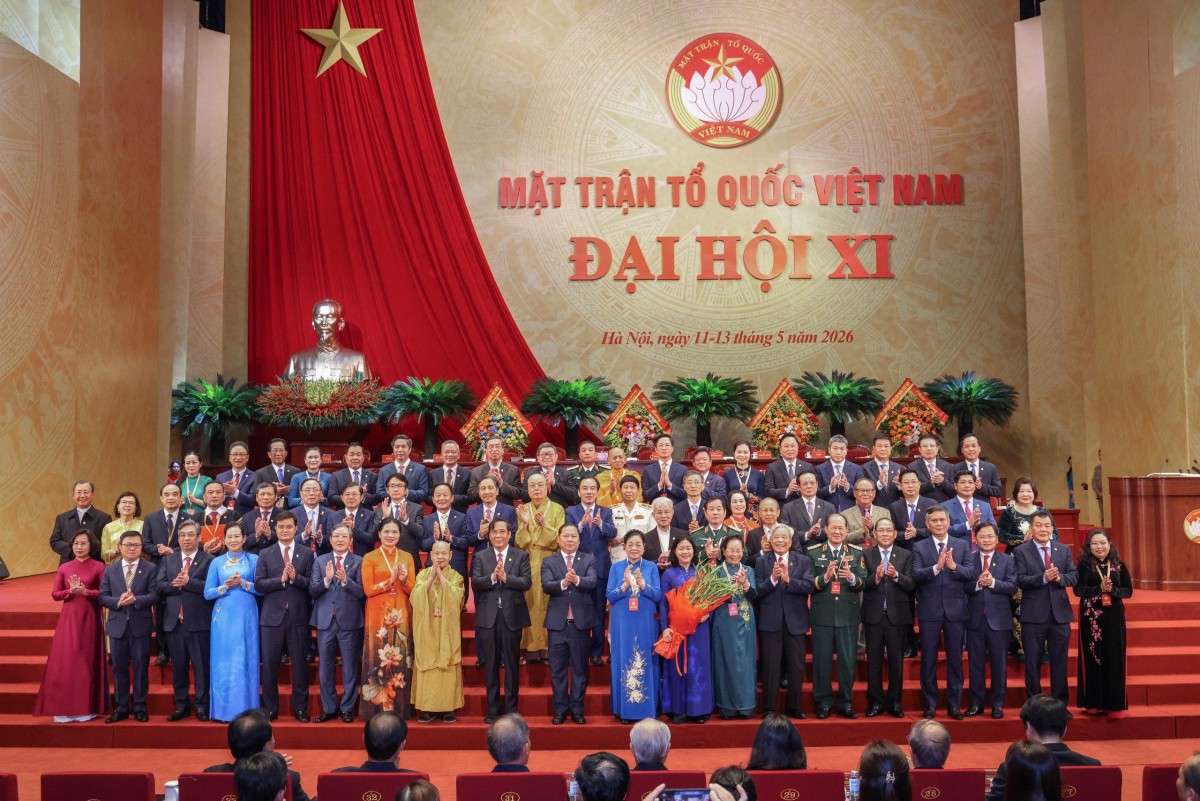 Đoàn Chủ tịch UBTƯ MTTQ Việt Nam ra mắt Đại hội.