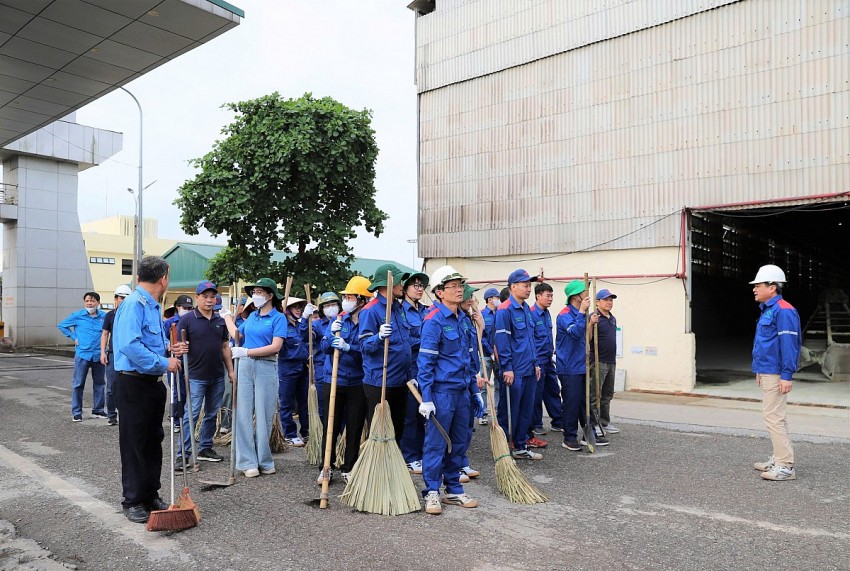 Sôi nổi buổi ra quân tổng vệ sinh toàn Công ty Supe Lâm Thao