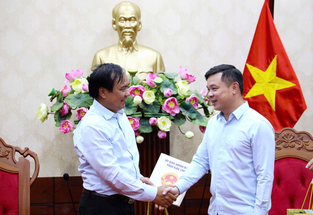 Thứ trưởng Võ Văn Hưng làm việc với UBND tỉnh Đắk Lắk
