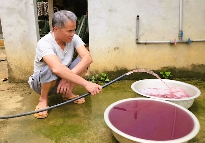 Cuộc sống của người dân thôn Quảng Trung bị đảo lộn do Cty TNHH BOB Hà Nội xả nước thải chưa xử lý ra môi trường.