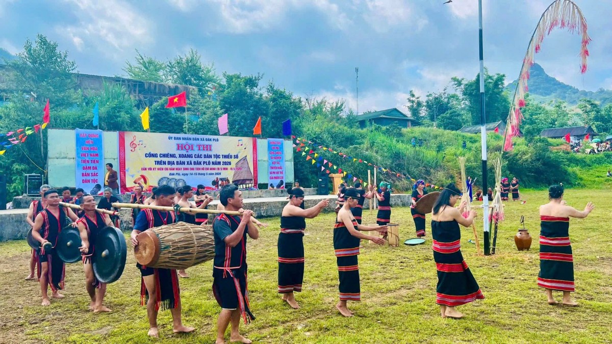 Âm vang cồng chiêng và nhịp múa xoang của đồng bào Gié Triêng giữa đại ngàn Đắk Plô.