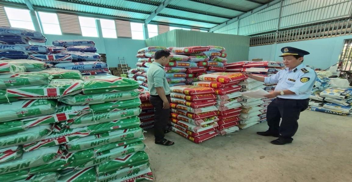 Đồng Tháp xử phạt gần 90 triệu đồng hai cơ sở kinh doanh phân bón vi phạm