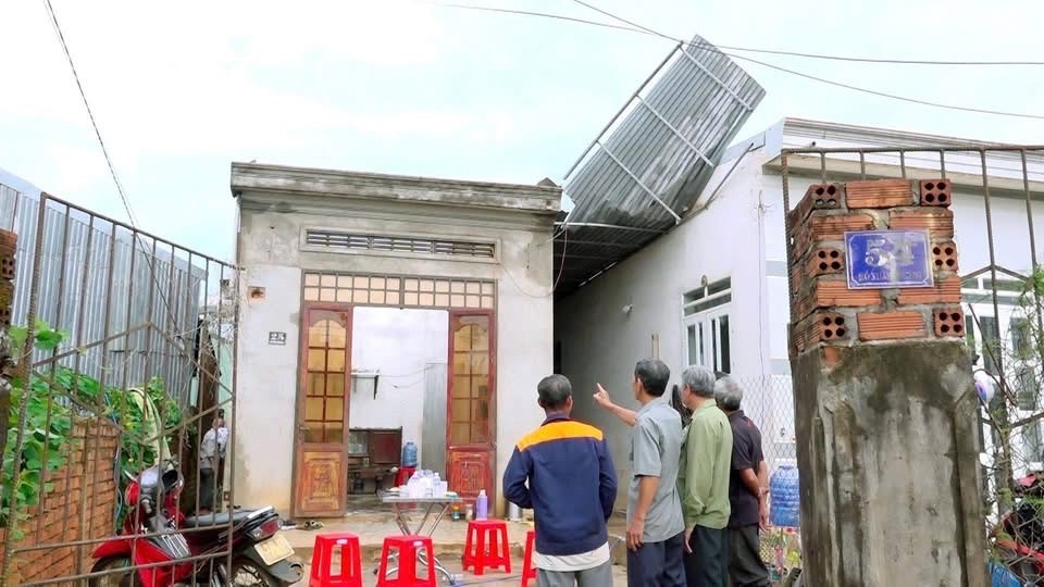 Xã Ea Kar khẩn trương khắc phục thiệt hại do mưa dông, lốc sét