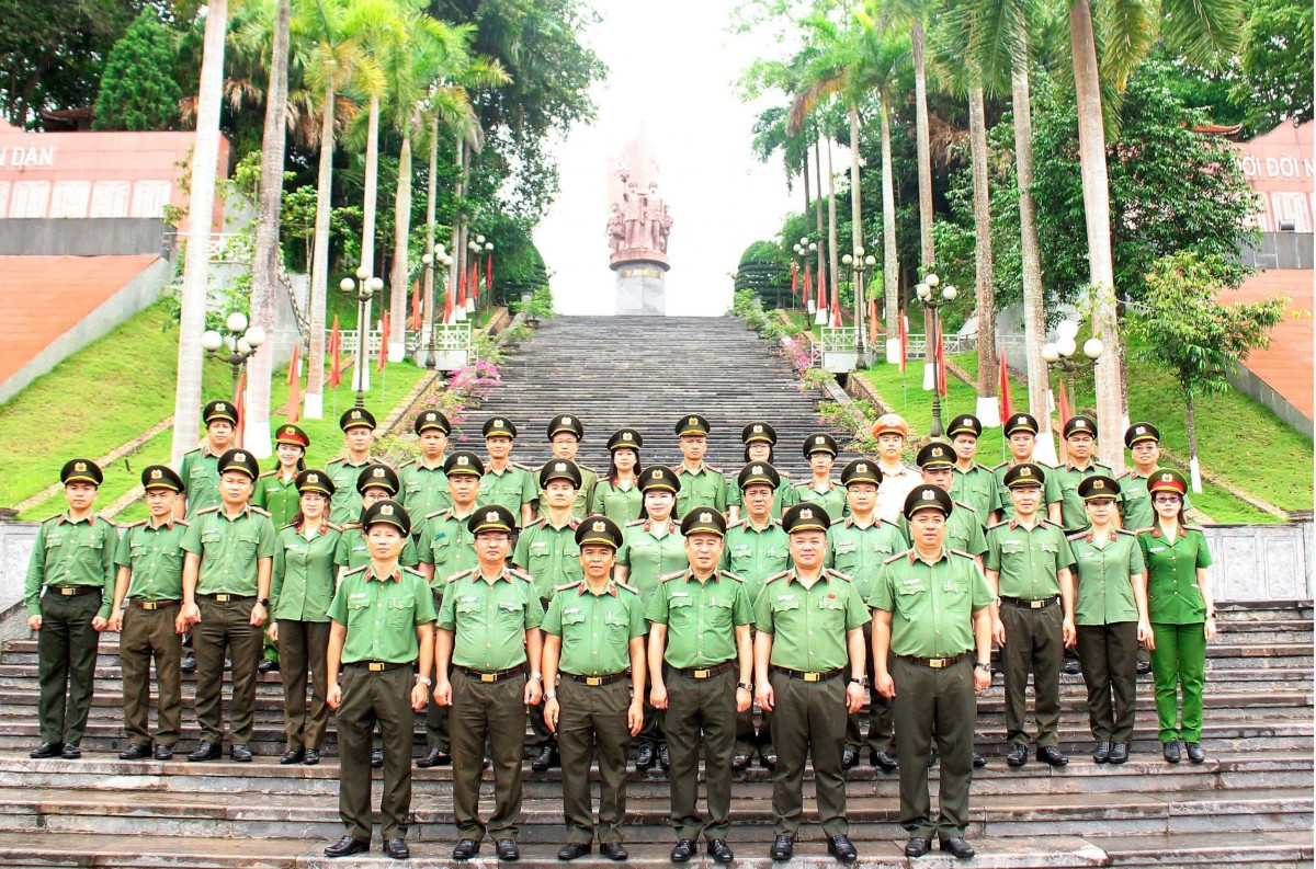Thanh tra Công an tỉnh Đắk Lắk báo công tại Khu di tích lịch sử Nha Công an Trung ương