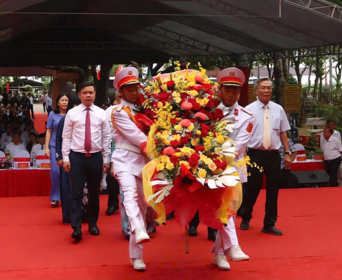 Đắk Lắk Long trọng dâng hương kỷ niệm 136 năm Ngày sinh Chủ tịch Hồ Chí Minh