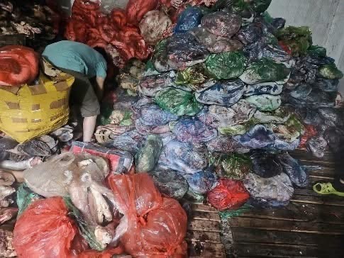 Phát hiện hơn 1 tấn thực phẩm không nguồn gốc chuẩn bị đưa ra thị trường
