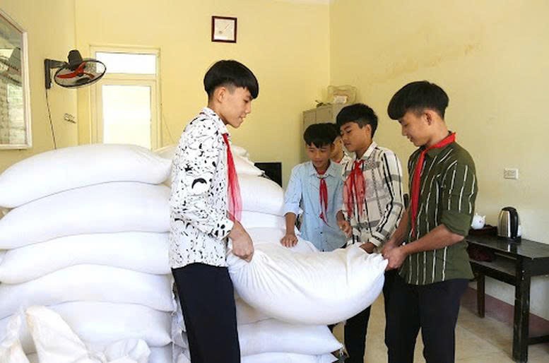 Lâm Đồng: Xã Quảng Trực hoàn thành cấp phát gần 45 tấn gạo hỗ trợ học sinh