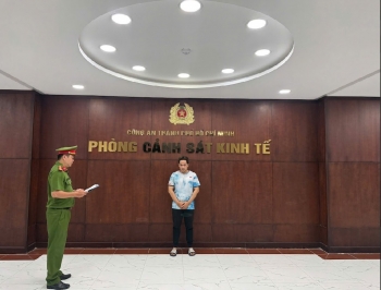 TP.HCM khởi tố chủ hộ kinh doanh bán hơn 1.400 đôi giày dép giả mạo nhãn hiệu