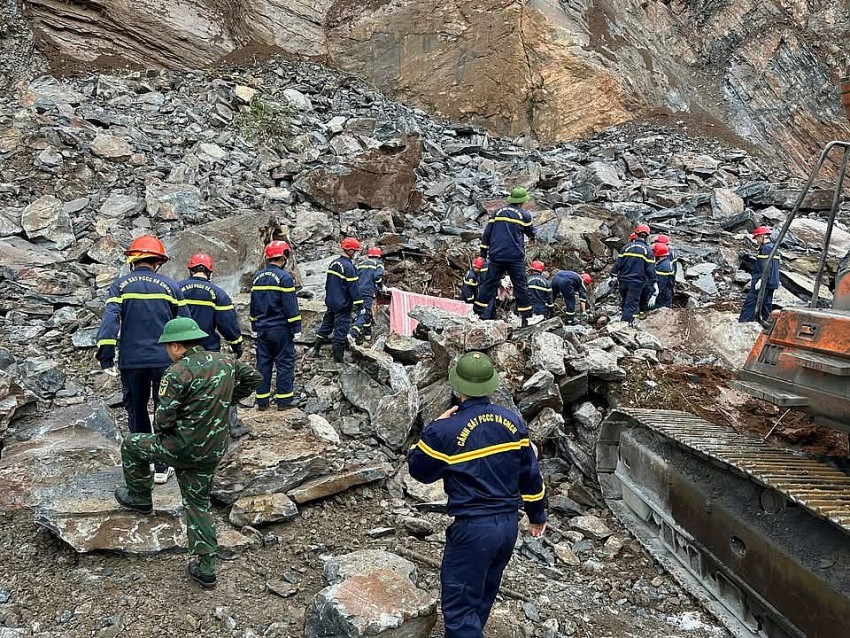 Nạn nhân cuối cùng được tìm thấy vào khoảng 8h30 sáng 21/5. 