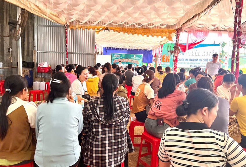 Supe Lâm Thao đưa giải pháp dinh dưỡng cây trồng đến nhà vườn Lâm Đồng