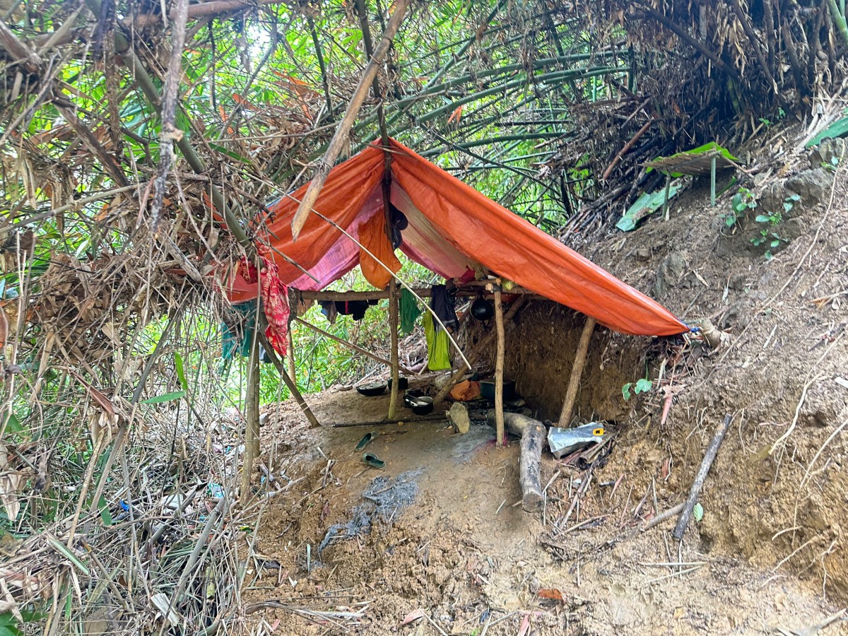 phá huỷ lán trại