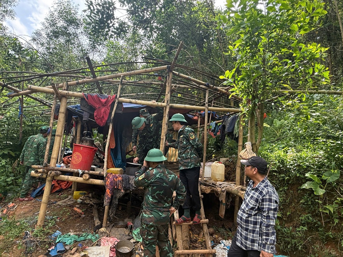 phá huỷ lán trại