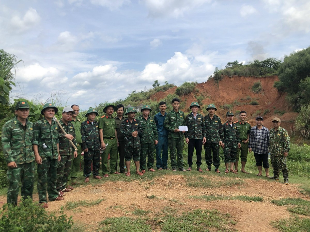 Lãnh đạo địa phương ghi nhận và biểu dương tinh thần trách nhiệm, sự nỗ lực của lực lượng đang ngày đêm bám địa bàn...