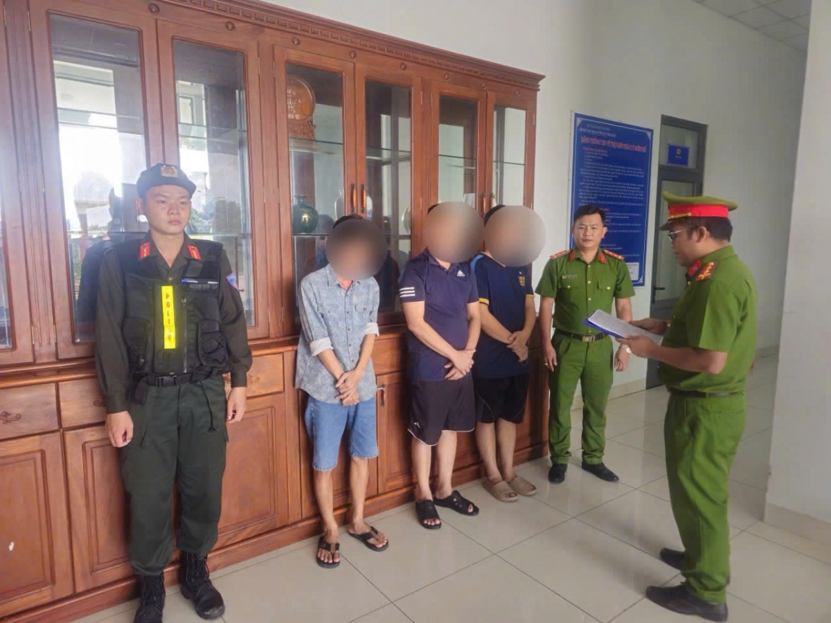 Tây Ninh: Khởi tố 3 đối tượng sản xuất, buôn bán hơn 70 tấn phân bón giả mạo nhãn hiệu nổi tiếng