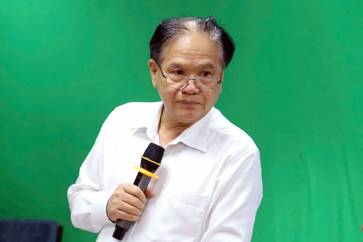 PGS.TS Nguyễn Thế Chinh, Phó Chủ tịch Hội Kinh tế môi trường Việt Nam, Viện trưởng Viện Chính sách Kinh tế môi trường, phát biểu đề dẫn tại tọa đàm.