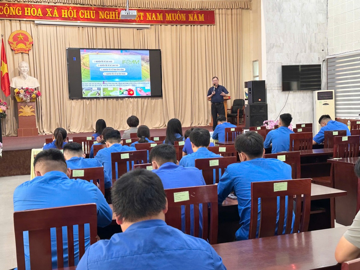 GS.TS Đào Thanh Vân nhấn mạnh vai trò của thanh niên trong lan tỏa nhận thức đúng về sản xuất theo tiêu chuẩn hữu cơ tại cơ sở.