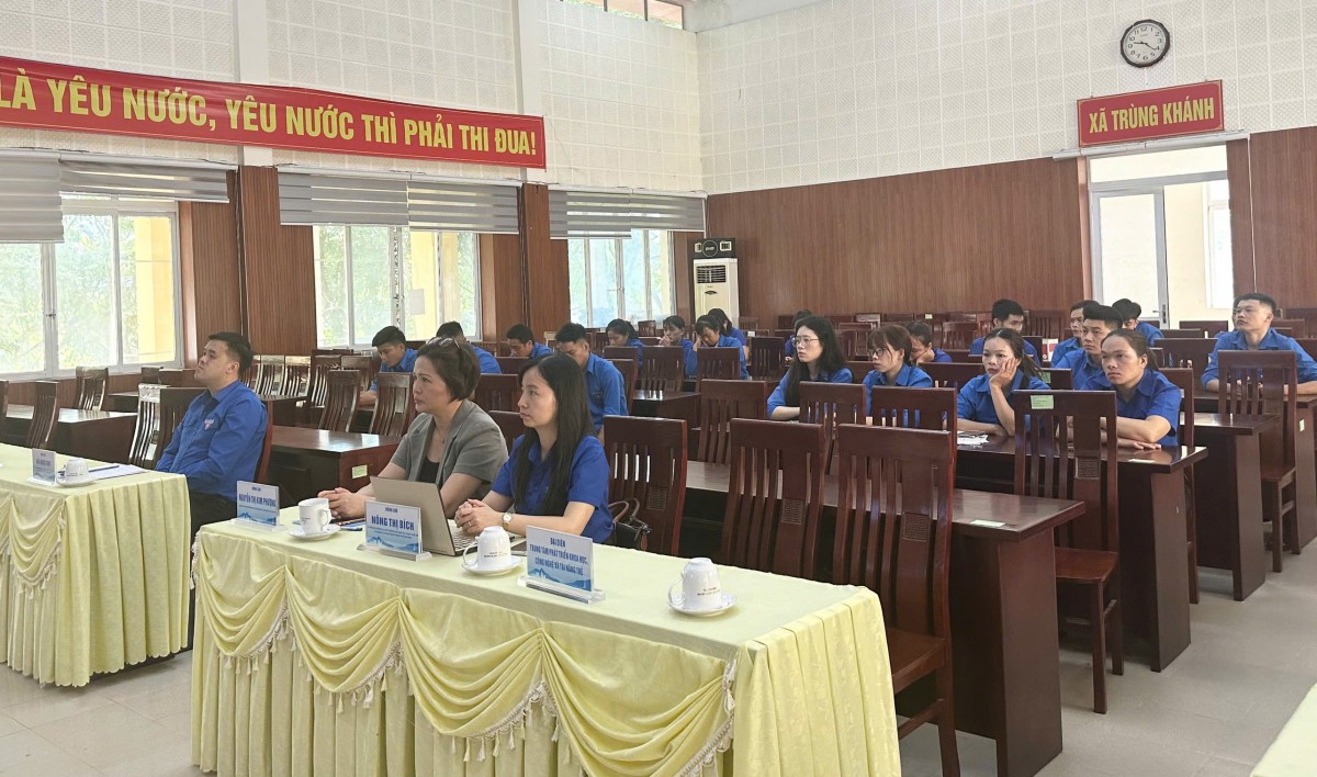 Đại biểu và học viên tham dự lớp tập huấn chuyển giao khoa học công nghệ cho thanh niên năm 2026 tại Cao Bằng.
