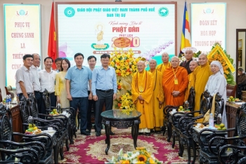 CATP Huế thăm, chúc mừng Ban Trị sự GHPGVN thành phố nhân Đại lễ Phật đản 2026