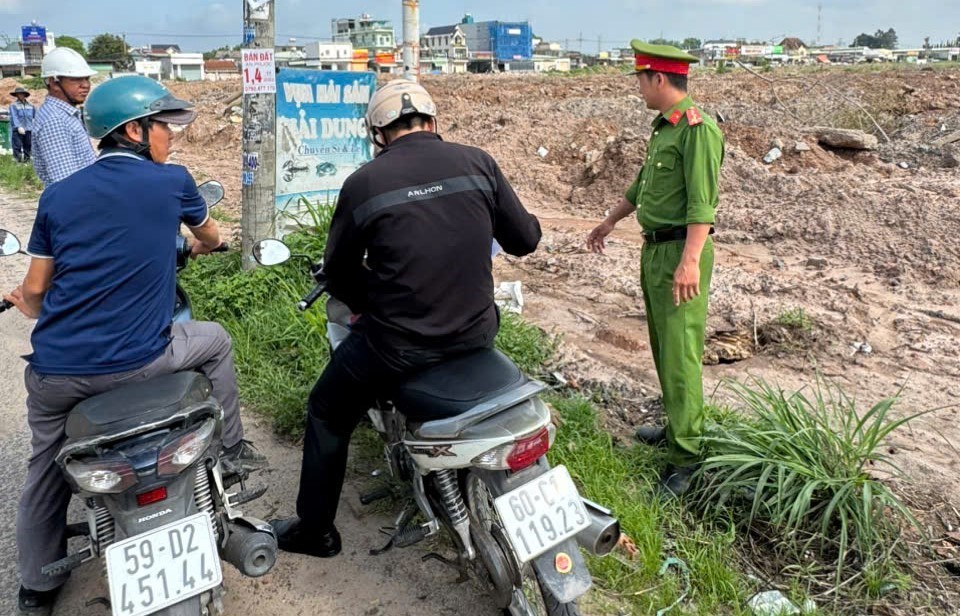 Bắt quả tang hai doanh nghiệp đổ khoảng 12.000m³ chất thải xây dựng vào khu đất dự án