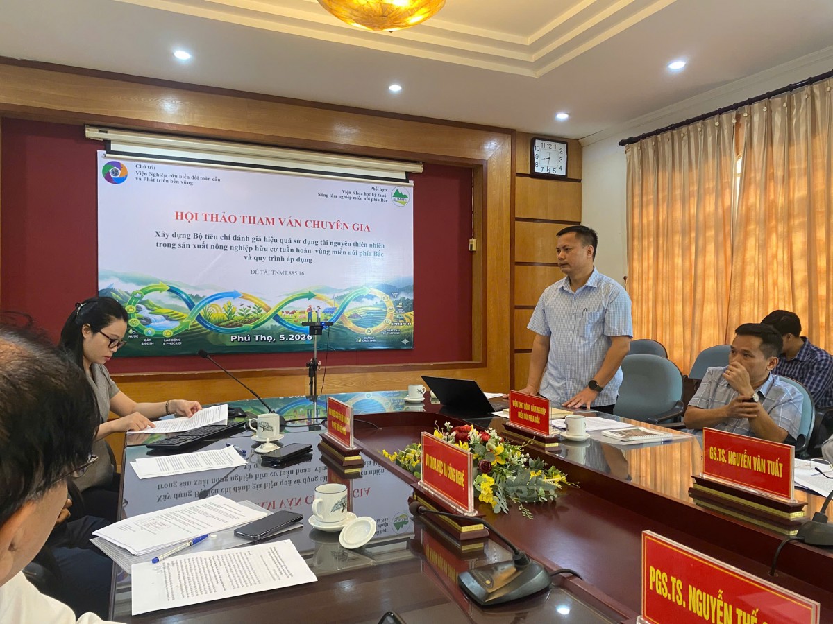 Các đại biểu, nhà khoa học và chuyên gia tham dự hội thảo, góp ý hoàn thiện bộ tiêu chí đánh giá mô hình nông nghiệp hữu cơ, tuần hoàn vùng miền núi phía Bắc.